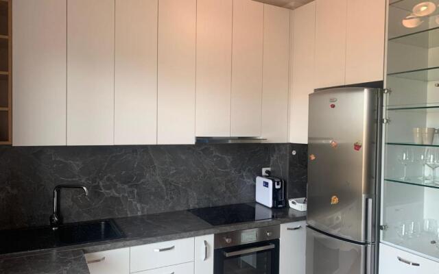 Modern cozy apt w/in 10 min walk from main square