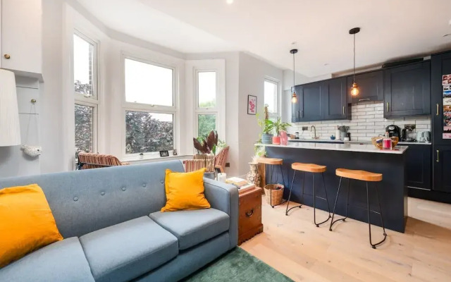 87 Gauden Road