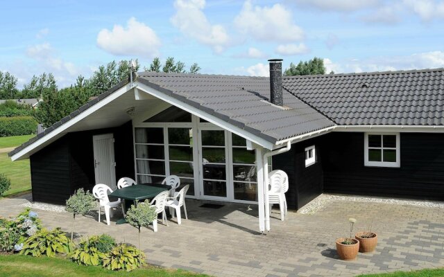 Luring Holiday Home in Hemmet With Whirlpool