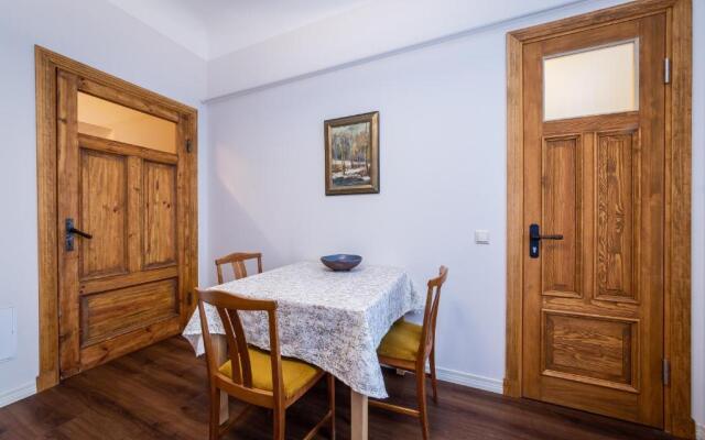 Stories Writer's AP 40sqm Renovated Free parking