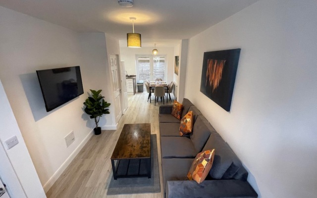 3 Bedroom New House with WiFi