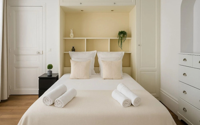 3 pieces pres du Pantheon