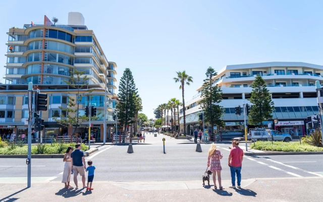 Luxury Bondi Beachside Apartment - Pacific