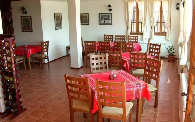 Kostadinovi Kashti Complex