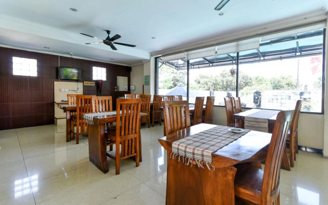 RedDoorz Plus near Mall Bali Galeria 2