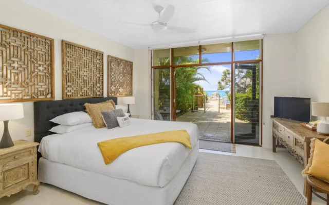 Liapari Beach House