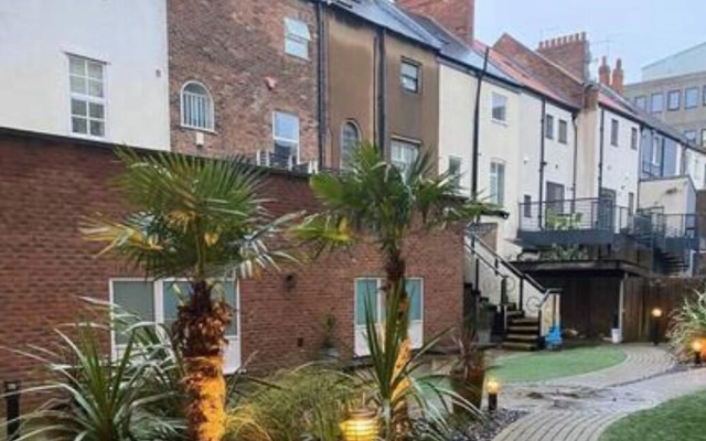 Apartment - Sleeps 4 - Balcony - Parking - Pets Ok