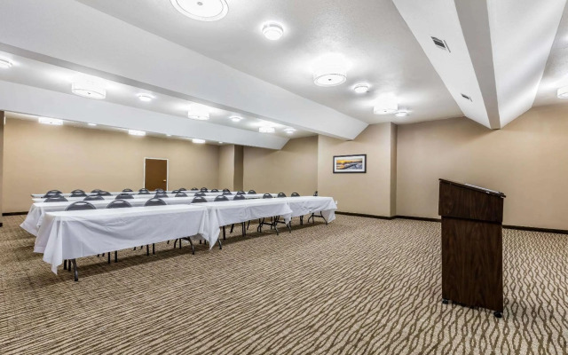 Comfort Inn & Suites Crystal Inn Sportsplex