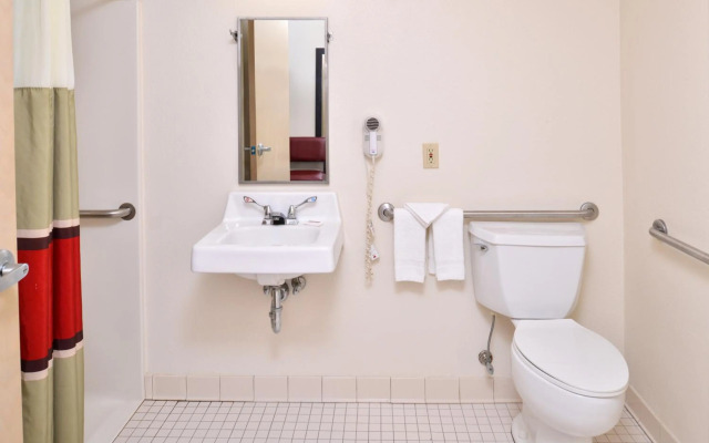 Red Roof Inn Sandusky - Milan