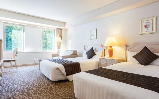 Luke Plaza Hotel