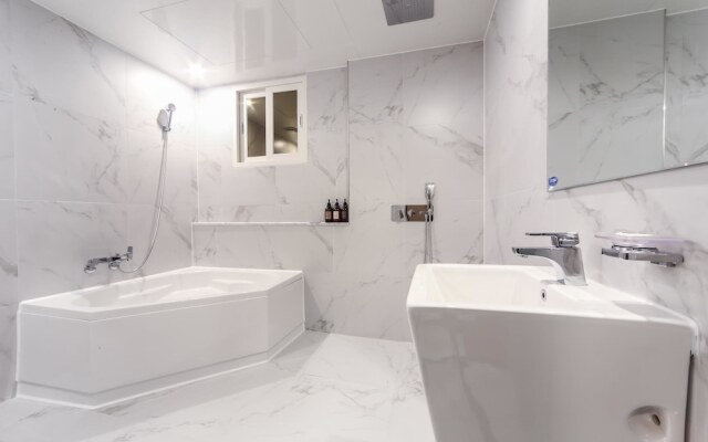 Brown-Dot Hotel Beomcheon