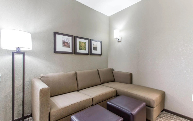 Comfort Suites West Omaha