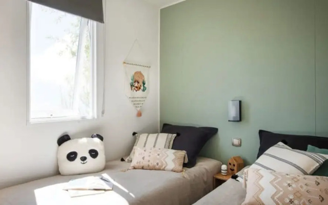 Mobilhome in Bessan With Terrace