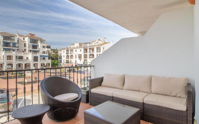 2261-Superb apt on the beach, on Duquesa harbour