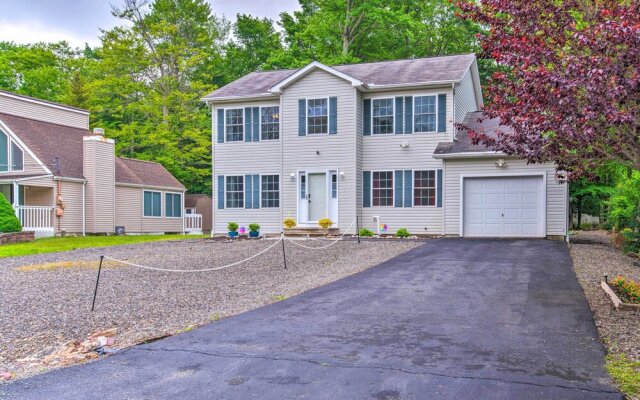 Tobyhanna Family Home w/ Jacuzzi + 2 Game Rooms!