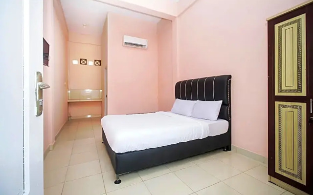 OYO Life 2888 Nayni Kost