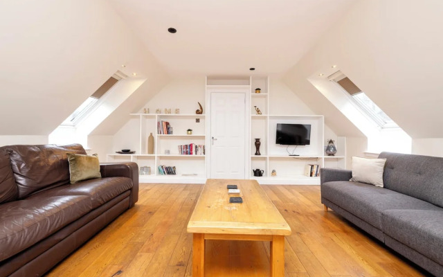 JOIVY Modern flats near Edinburgh Castle