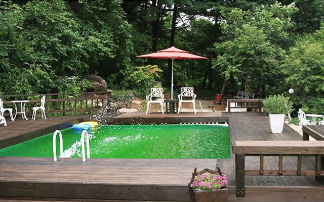 Yangpyeong Island in Forest Pension