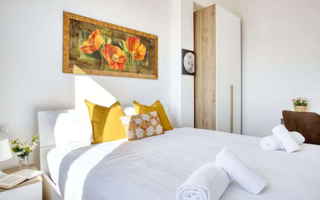 Bright flat near Lambretta Park