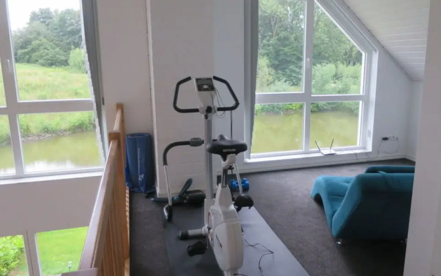 Cosy Apartment by the Lake