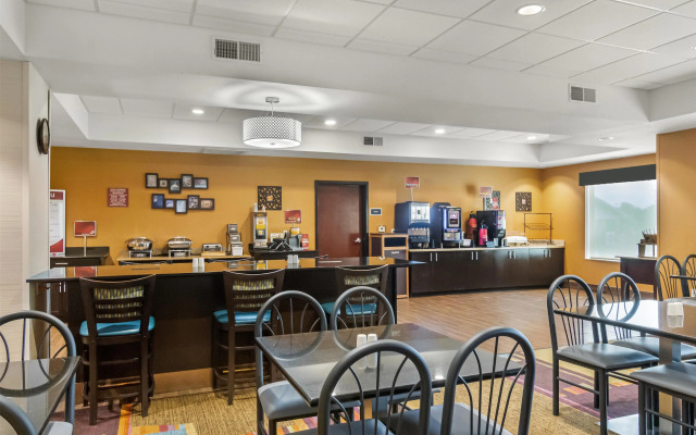 Best Western Plus Hiawatha Hotel