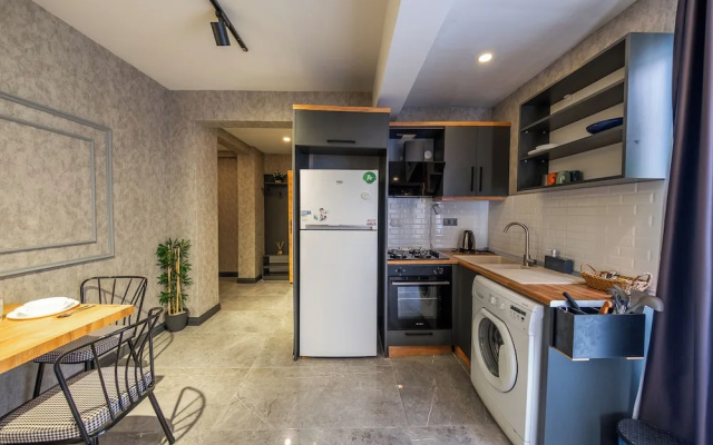 Mrt Suites Lara