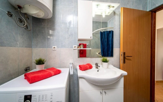 Nada- sea View - A2 - Crveni