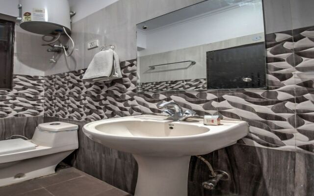 OYO 2807 Hotel Crosswinds Residency