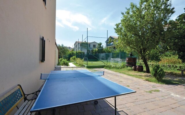 Beautiful Home in Kastel Stafilic With Wifi and 8 Bedrooms