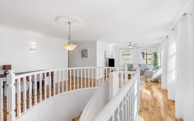 Waterfront Family Entertainer   5 Bedroom   Pool