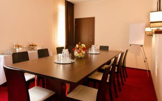 Hotel 12