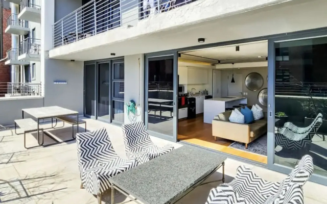 Two Bedroom Green Point Rooftop Pool BBQ
