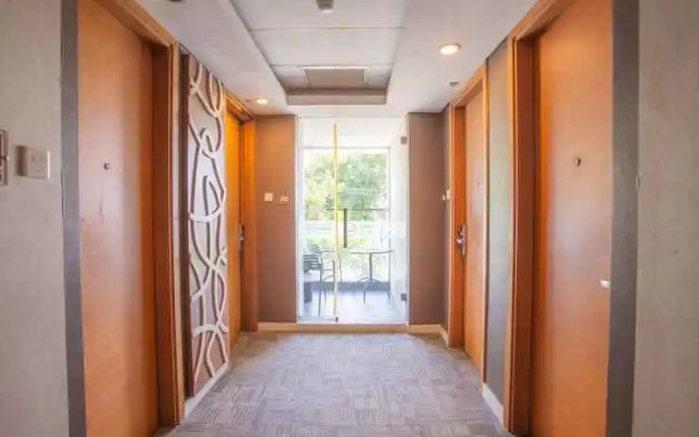 Life Hotel Mayjend Sungkono Surabaya