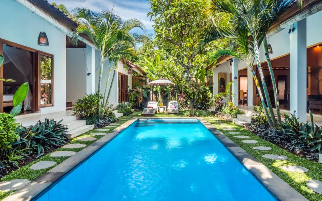 THE BOTANICAL 6 BED LUXURY 900 meter from beach