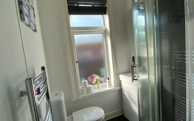 Stunning 4-bed House in Derby