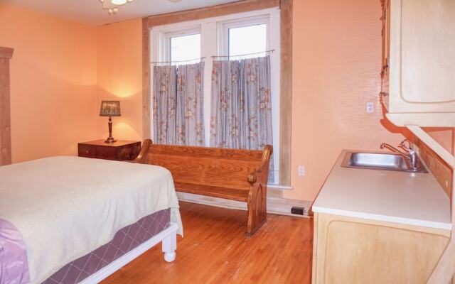 Pass A Grille Beach Escape (107-8)