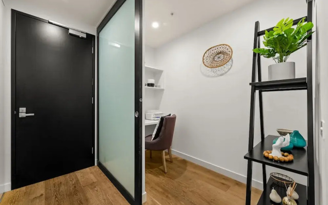 StayCentral - Hawthorn East - Study, 2 Car spaces