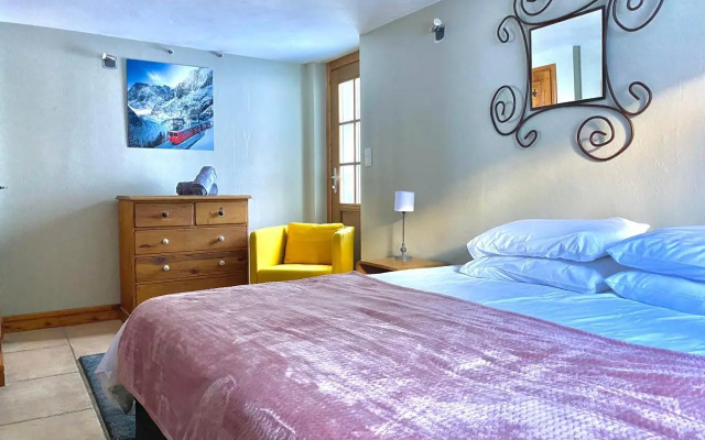 3 Bedrooms, Whole floor, New Kitchen, Town Centre