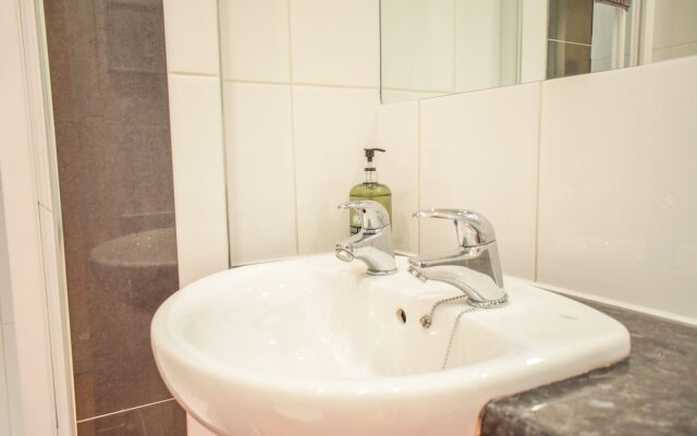 Lovely 2 Bedroom Apartment Near Botanical Gardens