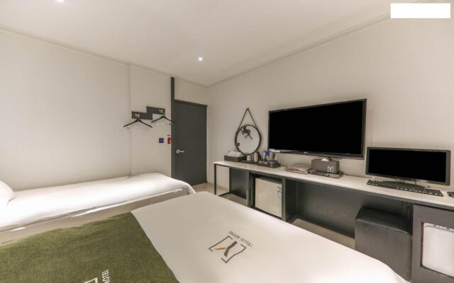 Yellow Hotel