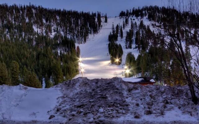 Private Hot Tub, In the Heart of Tahoe