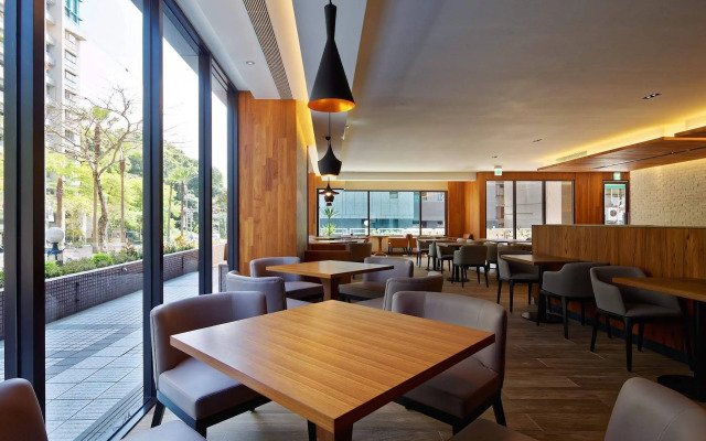 La Maison Hotel