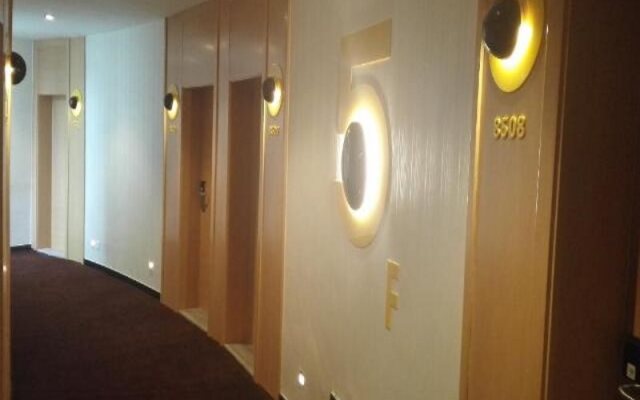 IU Hotel Chongqing Hechuan Ruishan Road Taermen Square