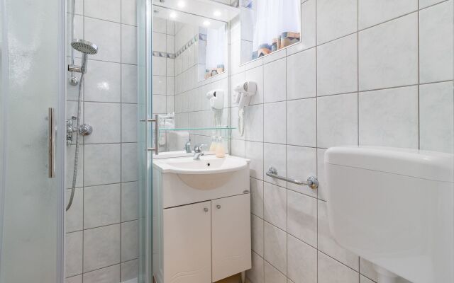 Apartment Escape - 20 m from sea: Yellow Medulin, Istria