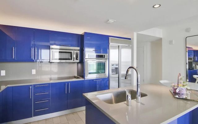 Sapphire Suite Beachfront, Gym + Pool!