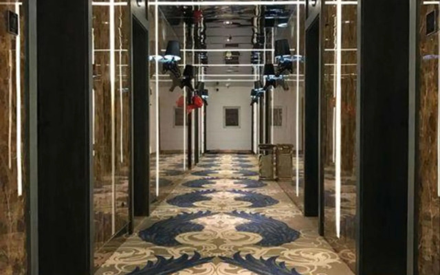 Royal Garden Holiday Theme Hotel