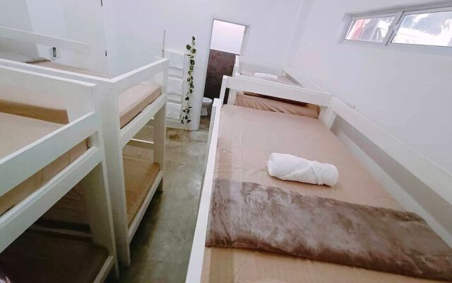 Tropical Vibes Inn Siargao