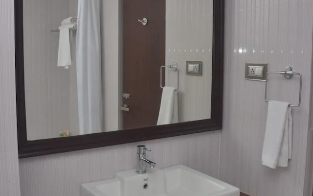 Airport City Hotel
