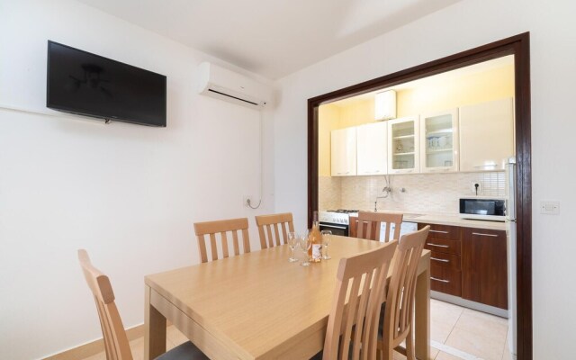 Beautiful Home in Prizba With Wifi and 3 Bedrooms