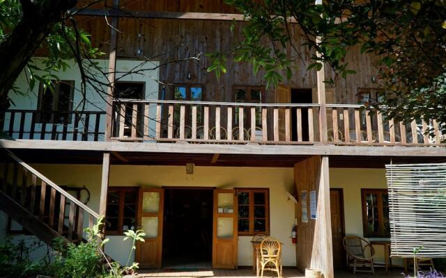 Thitaw Lay House B & B